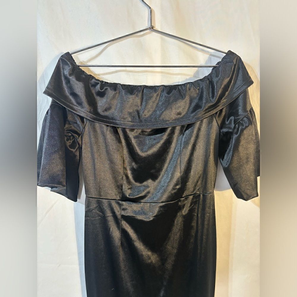Shiny black sleeved fitted dress size Medium NWOT